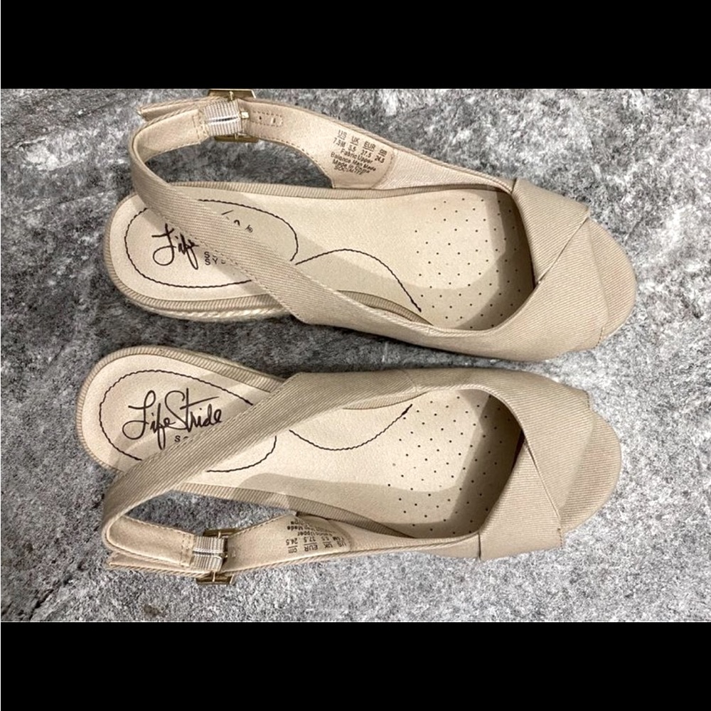 Women’s wedge sandals size 7.5 BNIB